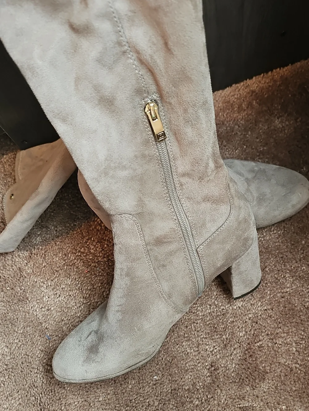 Liz Claiborne elegant knee